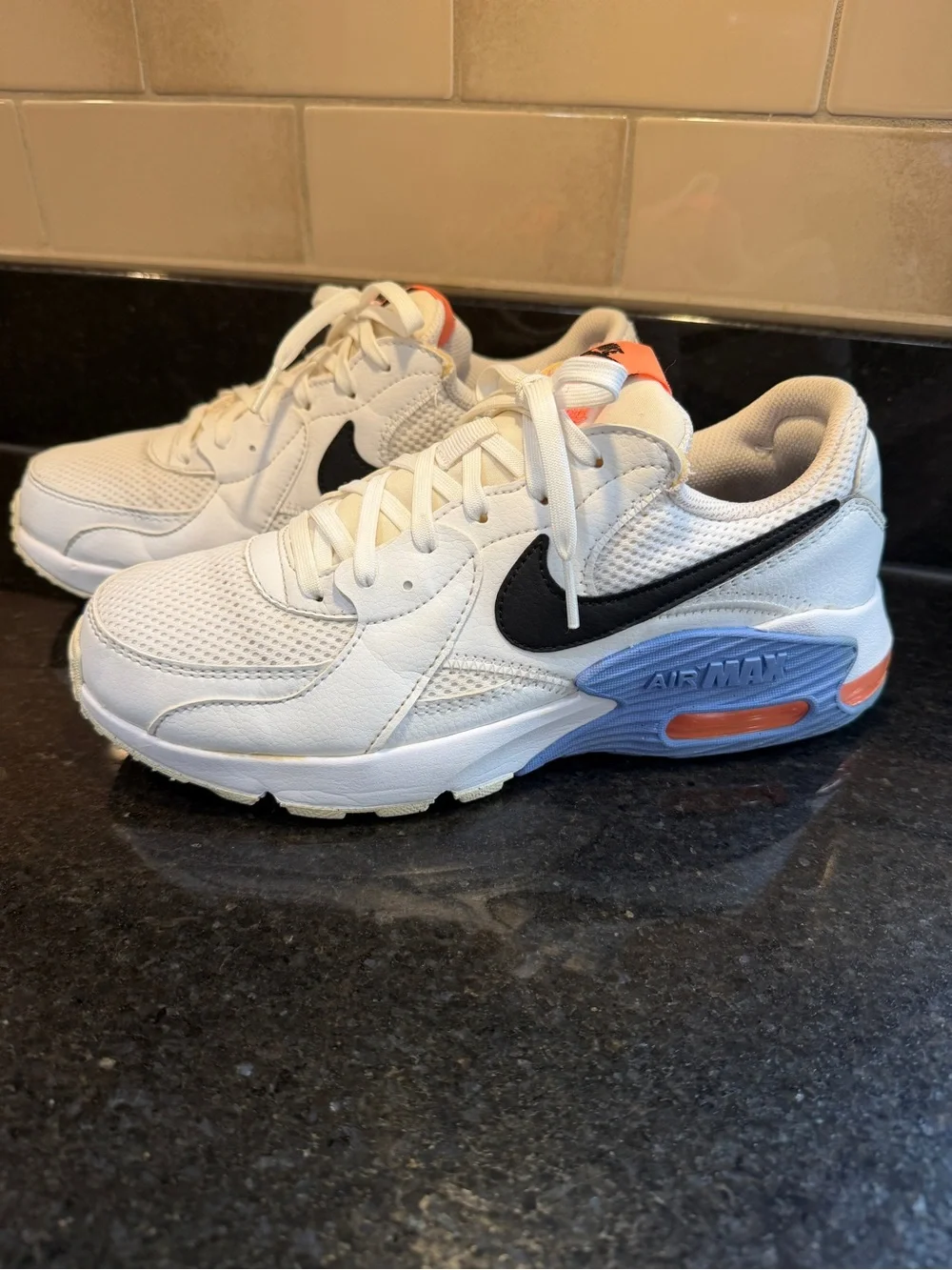 Women’s 8.5 Nike Air Max Exee “White Bright Mango” DH1086-100 Gently Used